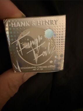 Hank & Henry - Mister Sister | Holographic Chrome Lustre Eyeshadow